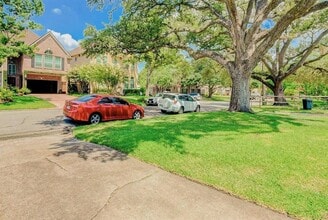 4405 Effie St in Bellaire, TX - Building Photo - Building Photo