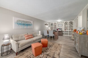 Andover Courtyard in Painesville, OH - Building Photo