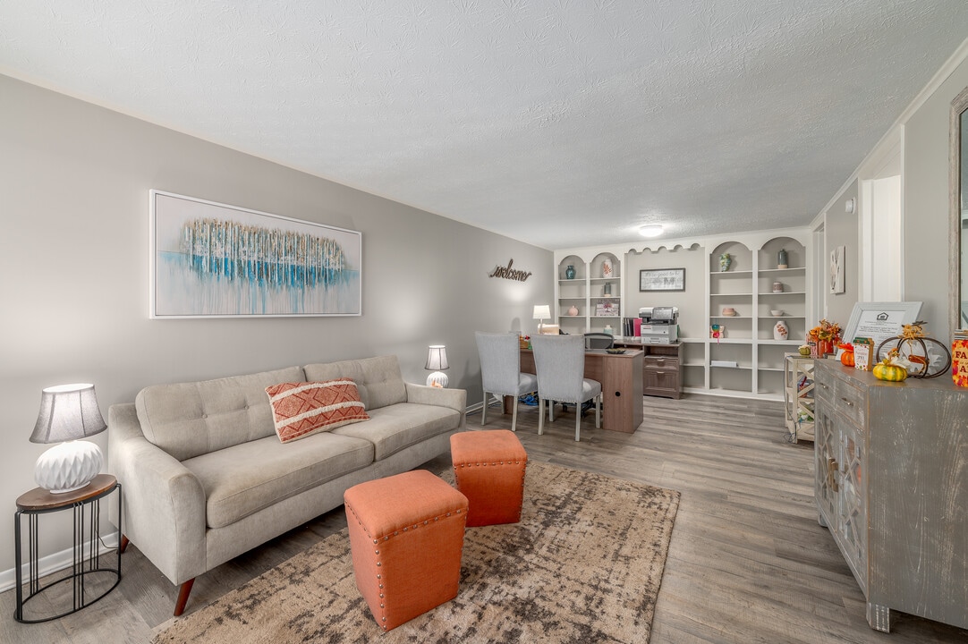 Andover Courtyard in Painesville, OH - Building Photo