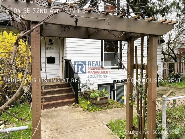 8104 SE 72nd Ave in Portland, OR - Building Photo - Building Photo