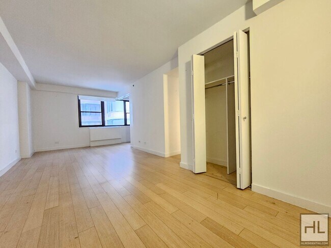 Junior 1-Bedroom in Murray Hill | 8th Floo
