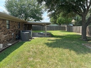 1583 E Industry St in Giddings, TX - Building Photo - Building Photo