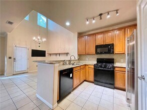 7708 San Felipe Blvd in Austin, TX - Building Photo - Building Photo