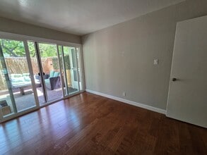 280 Easy St, Unit 407 in Mountain View, CA - Foto de edificio - Building Photo