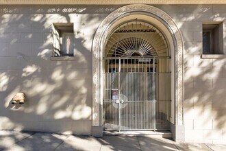 1130 Larkin in San Francisco, CA - Foto de edificio - Building Photo