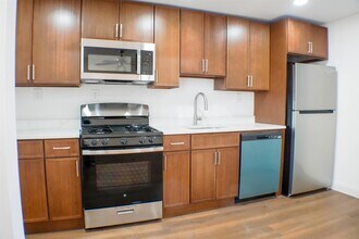 300 Cator Ave in Jersey City, NJ - Building Photo - Building Photo