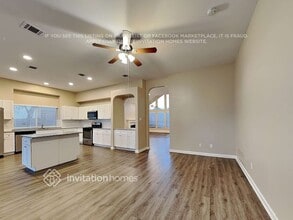 2043 Hearthstone Dr in Carrollton, TX - Foto de edificio - Building Photo