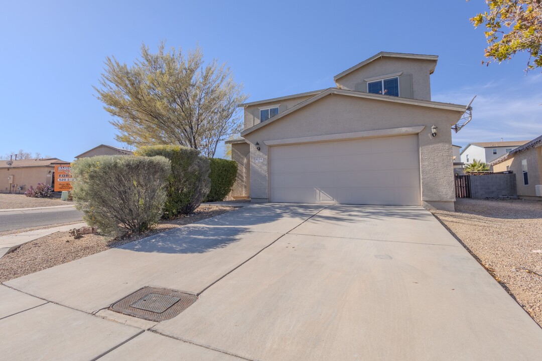 1134 W Vuelta Las Verdolagas in Sahuarita, AZ - Building Photo