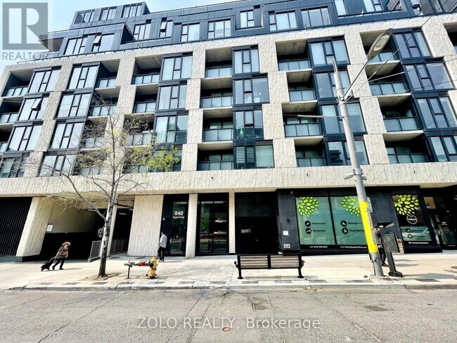 840-840 St Clair Ave W in Toronto, ON - Building Photo - Building Photo