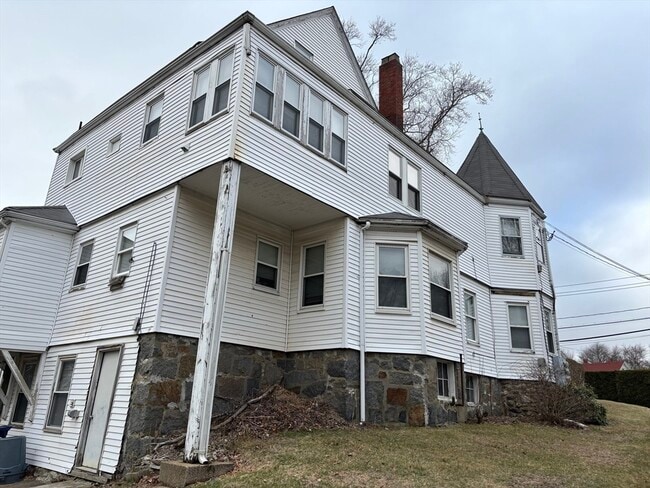 property at 1122 Adams St