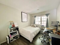 43 Lake Shore Ct, Unit #1 in Boston, MA - Foto de edificio - Building Photo