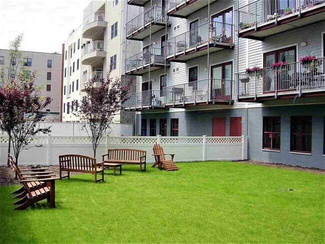 225 Grand St in Hoboken, NJ - Building Photo - Building Photo