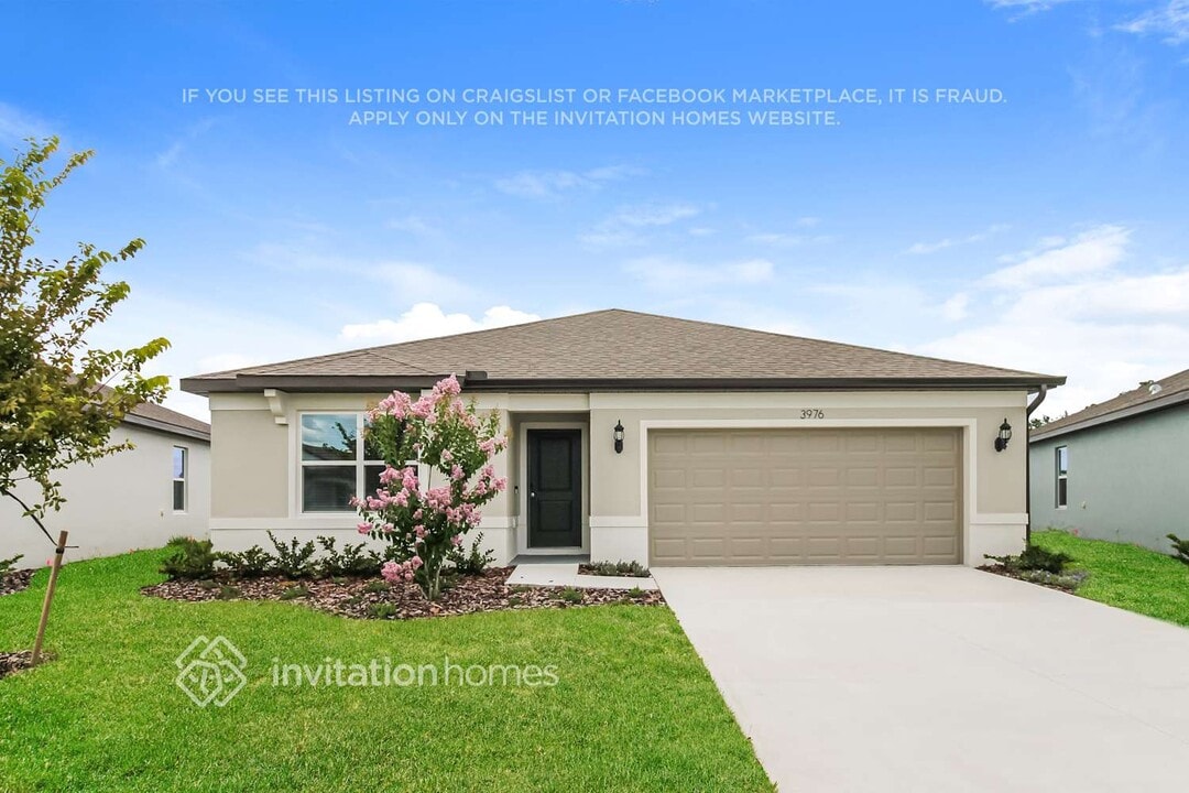 3976 Obsidian Dr in Spring Hill, FL - Foto de edificio