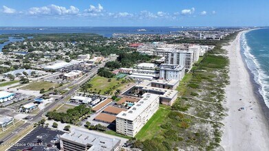 55 N 4th St in Cocoa Beach, FL - Foto de edificio - Building Photo