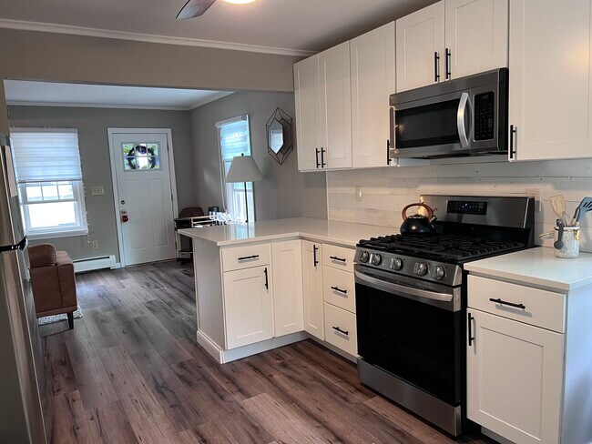 5 Marvin Pl in Saratoga Springs, NY - Building Photo - Building Photo