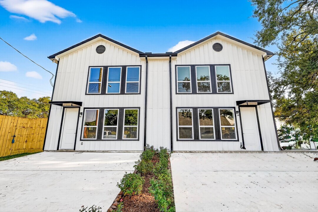 3826 Rosemont St in Houston, TX - Building Photo