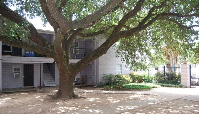 6225 Tierwester St in Houston, TX - Foto de edificio - Building Photo
