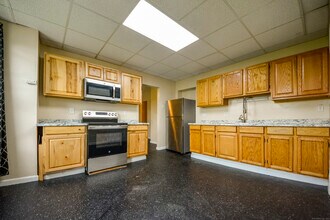 92 High St in Waterbury, CT - Building Photo - Building Photo