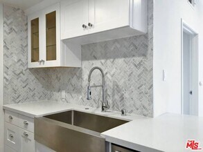 301 S Swall Dr in Los Angeles, CA - Building Photo - Building Photo