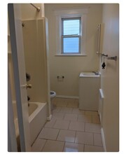 239 Bayview Ave in Jersey City, NJ - Building Photo - Building Photo