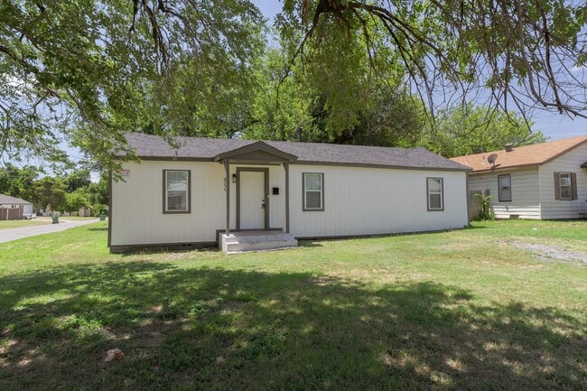 property at 600 SW 33rd St