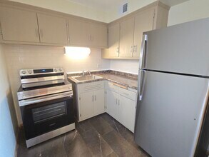 11320 W North Ave, Unit 2 in Wauwatosa, WI - Building Photo - Building Photo