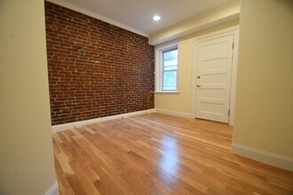 1619 Beacon St, Unit 2 in Brookline, MA - Building Photo - Building Photo