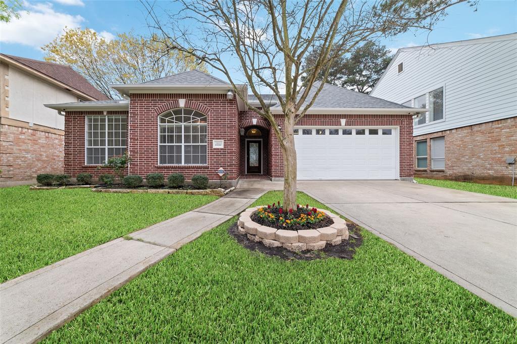 13311 Duke of York Ln in Houston, TX - Building Photo