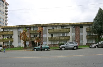 Villa Torni Apartments in Maple Ridge, BC - Building Photo - Building Photo