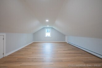 54 Sand Pit Rd in Danbury, CT - Building Photo - Building Photo