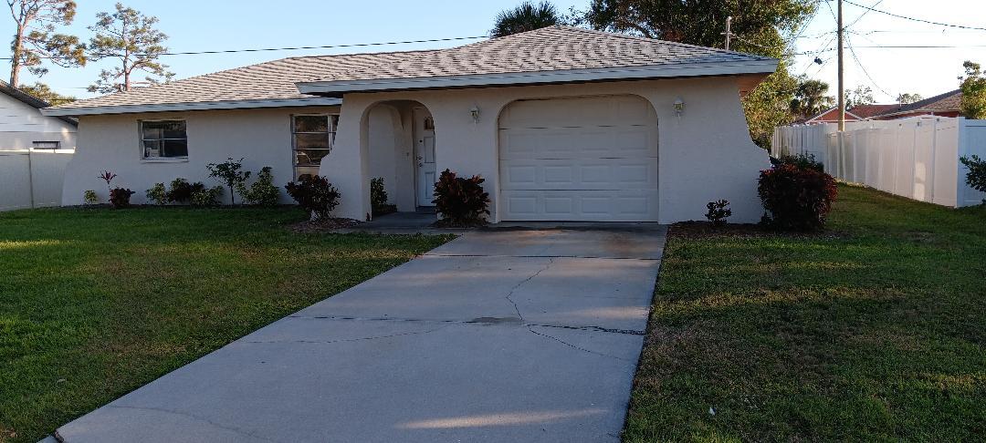 824 E Seminole Dr in Venice, FL - Building Photo