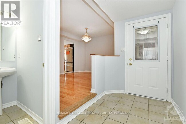 3 Wallsend Ave in Ottawa, ON - Building Photo - Building Photo