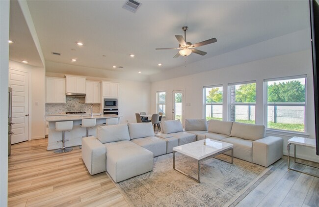 property at 2816 Oakheath Crst Ct