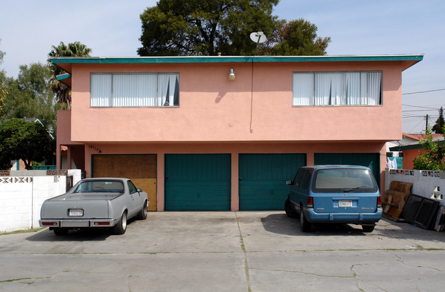 10914 Larch Ave in Inglewood, CA - Building Photo - Building Photo