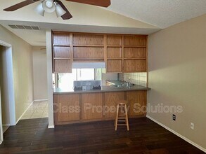 9212 Buttonfield Ave in Oklahoma City, OK - Foto de edificio - Building Photo