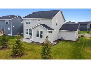 10274 Arrowwood Path in Woodbury, MN - Building Photo - Building Photo