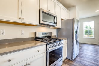 102 Metcalf Terrace in Winchester, VA - Building Photo - Building Photo