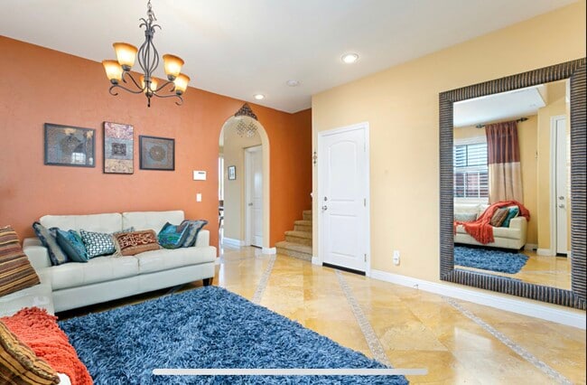 7929 Brooke Vista Ln in San Diego, CA - Foto de edificio - Building Photo