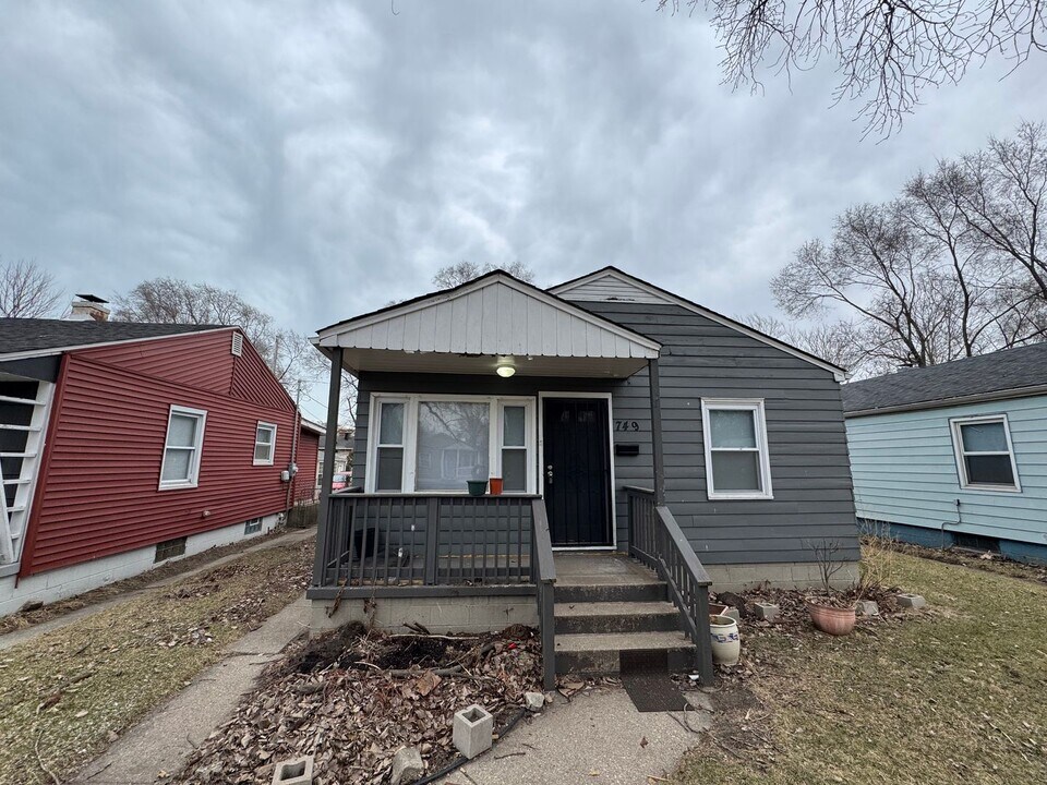 749 Hovey St in Gary, IN - Building Photo