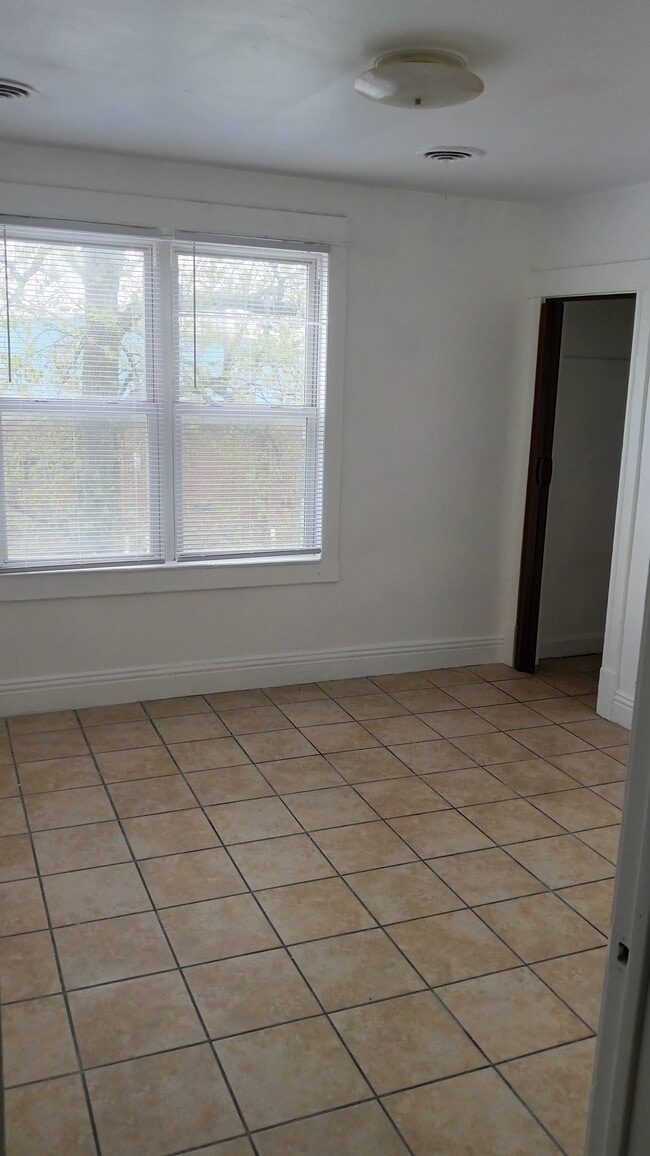 2022 S Halsted St, Unit 2 in Chicago Heights, IL - Building Photo - Building Photo