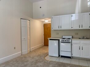 1223 Beacon St, Unit 105 in Brookline, MA - Building Photo - Building Photo