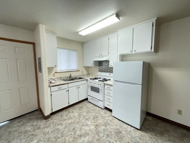 1 Simpson St in Eureka, CA - Building Photo - Building Photo