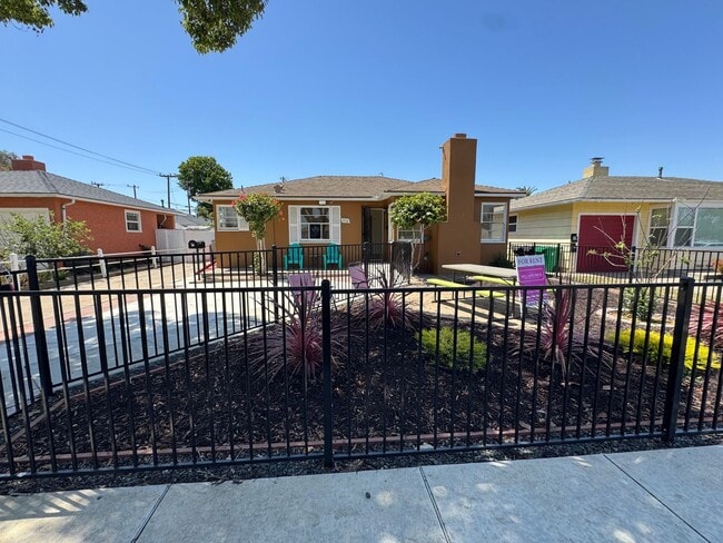 property at 836 E Cook St