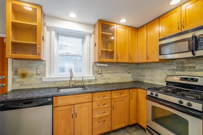 802 LeCount St in Philadelphia, PA - Building Photo - Building Photo