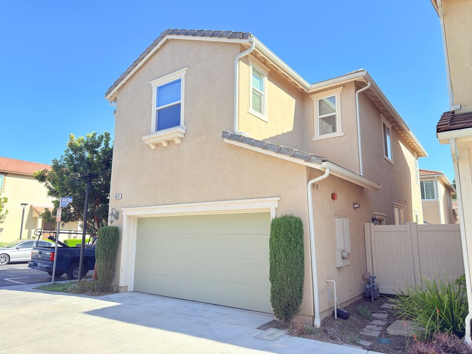 8619 Adrian Ave in Los Angeles, CA - Building Photo