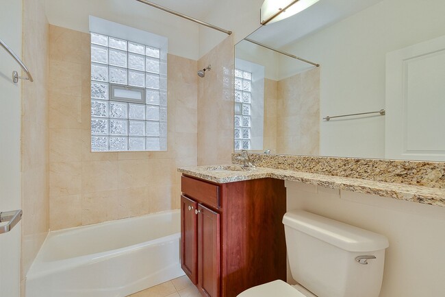 4861 N Hermitage Ave, Unit 1E in Chicago, IL - Building Photo - Building Photo