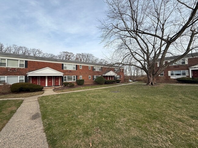 Two Rivers at Matawan in Matawan, NJ - Foto de edificio - Building Photo
