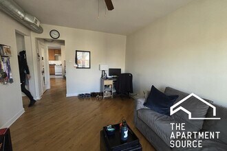 3325 N Lakewood Ave, Unit 2 in Chicago, IL - Foto de edificio - Building Photo