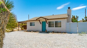 55385 Navajo Trail in Yucca Valley, CA - Building Photo