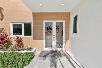 201 Atlantic Isle in Sunny Isles Beach, FL - Building Photo - Building Photo